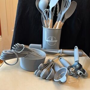 Gray Silicone Kitchen Utensil Set with Wood Handles & measuring spoons/cups
NIB